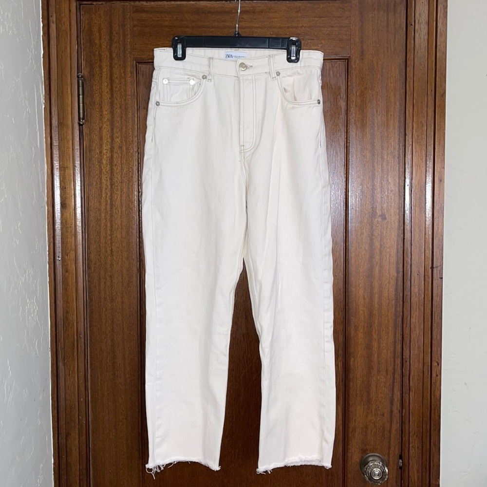 Zara Straight Leg Light Beige Jeans raw hem Size 8